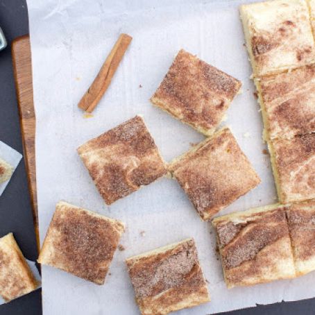 Snickerdoodle Blondie/Cinnabon Oreo Cookie Bars