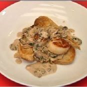 Pan Roasted Sea Scallops with Mushroom and Herb Cream