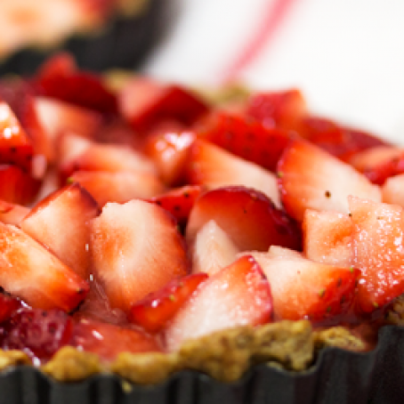 Paleo (Gluten Free, Dairy Free) Strawberry Pie with Sweet Nut Crust