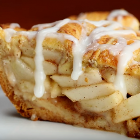 Cinnamon Roll Apple Pie