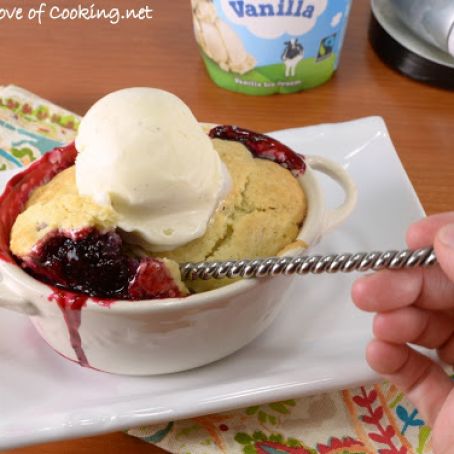 MINI BLACKBERRY COBBLER