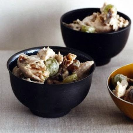 CHICKEN SALAD w/GRAPES, WALNUTS & CAPERS