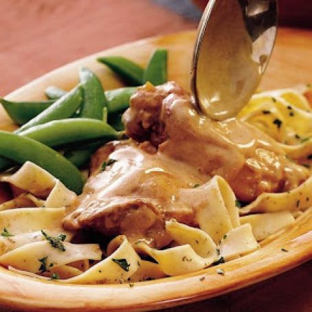 Slow-Cooker Chicken with Creamy Paprika Sauce