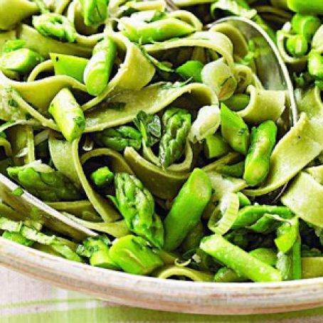Green Fettuccine with Asparagus, Basil, and Butter