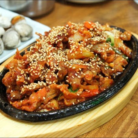 CERDO FRITO PICANTE COREANO