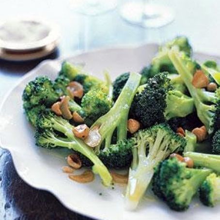 Broccoli With Toasted Garlic and Hazelnuts