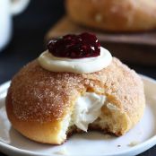 Cheesecake Stuffed Baked Doughnuts
