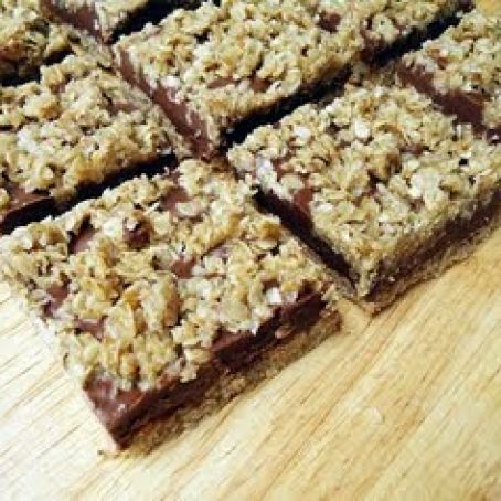 NO BAKE CHOCOLATE PEANUTBUTTER OAT BARS
