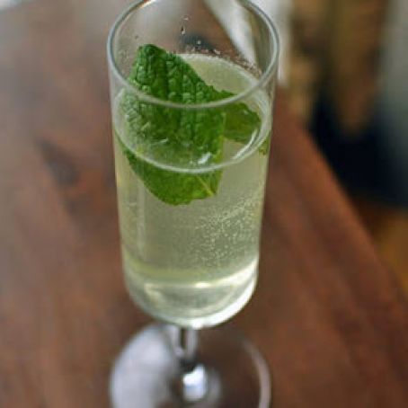 Refreshing Mint and Lime Sparkler