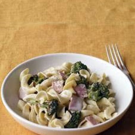 Creamy Pasta with Ham and Broccoli