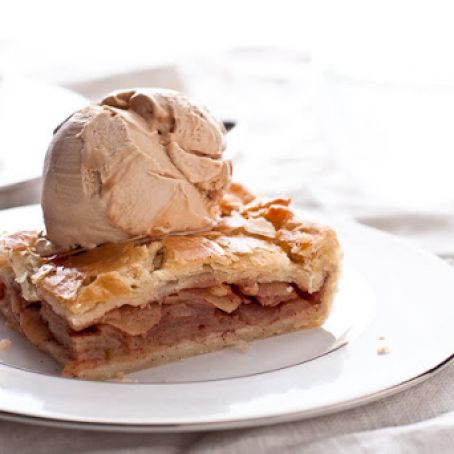 Bourbon Caramel Apple Slab Pie