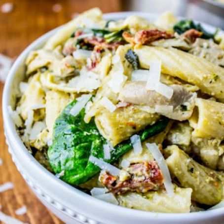 pesto chicken pasta with sun dried tomatoes