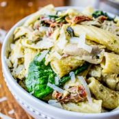 pesto chicken pasta with sun dried tomatoes