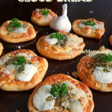 Low-Carb Cloud Bread with Garlic & Cheese
