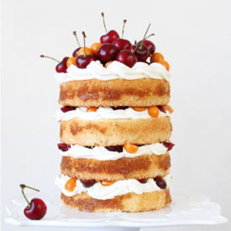 Cherry Madeira tray bake cake – License Images – 13402255 ❘ StockFood