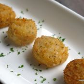 Broiled Scallops with a Parmesan Crust