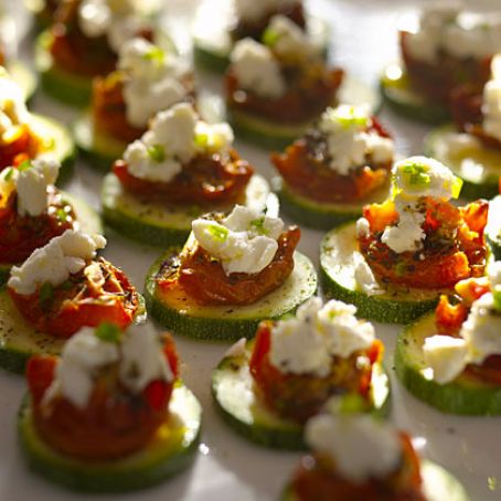 Crunchy Zucchini Rounds With Sun-Dried Tomatoes and Goat Cheese