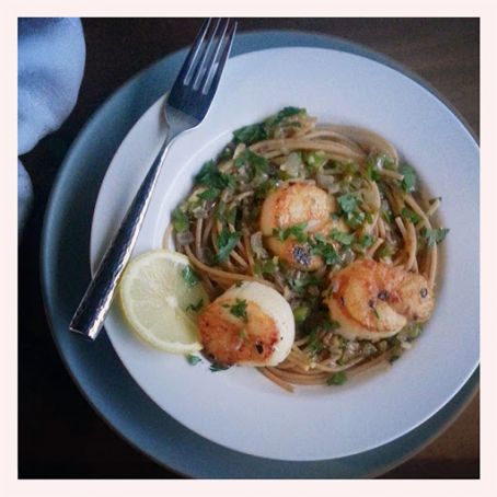 Hatch’s Seared Scallops with Red Onion and Pepper