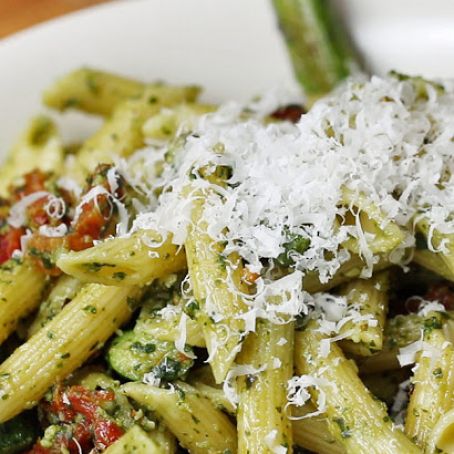 Pesto Asparagus and Sun-Dried Tomato Pasta