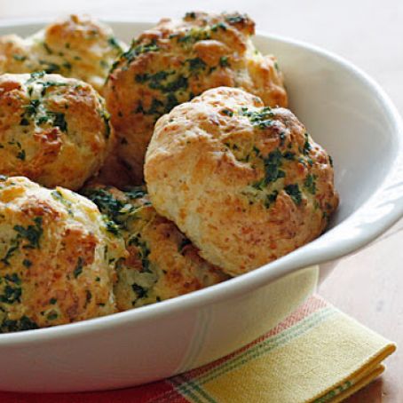 Easy Garlic Cheddar Biscuits - Skinnytaste