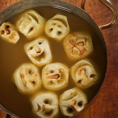 Halloween: Shrunken Heads in Cider