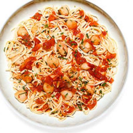 Tagliolini with Scallops and Spicy 5-Minute Marinara