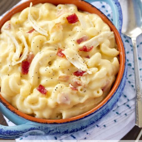 Mac and Cheese Soup with Chicken and Bacon