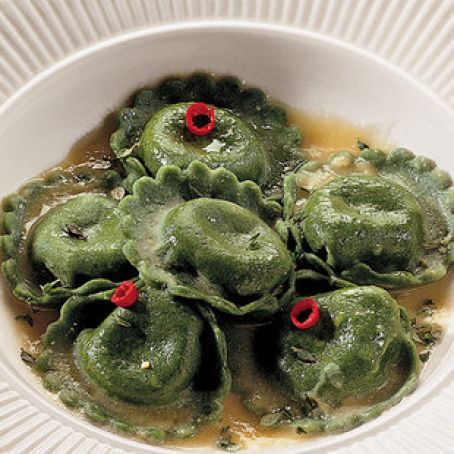 spicy spinach-ricotta ravioli with chickpea puree “margherite” con crema di ceci