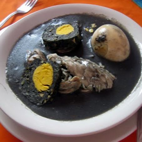 CHILMOLE EN RELLENO NEGRO