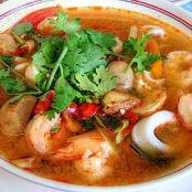 CALDO DE MARISCOS CON VEGETALES Y HIERVAS