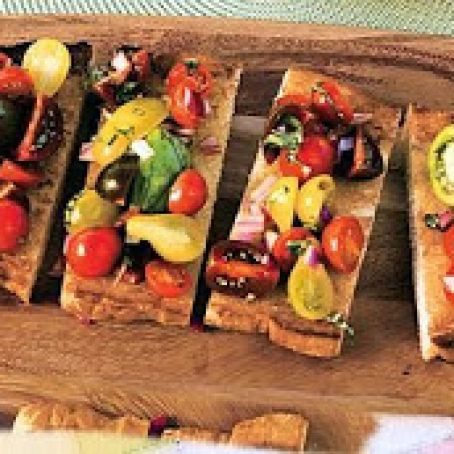 TOMATO, RED ONION & BASIL BRUSCHETTA