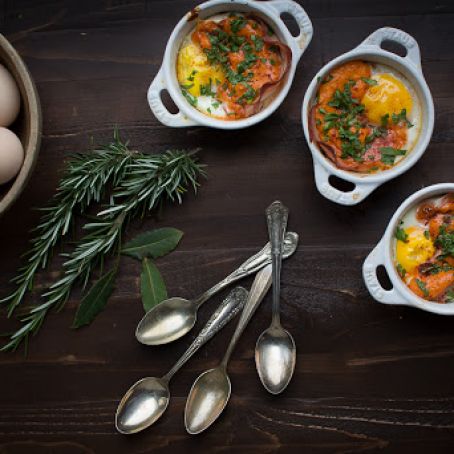 Baked Eggs with Ham and Sofrito