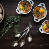 Baked Eggs with Ham and Sofrito