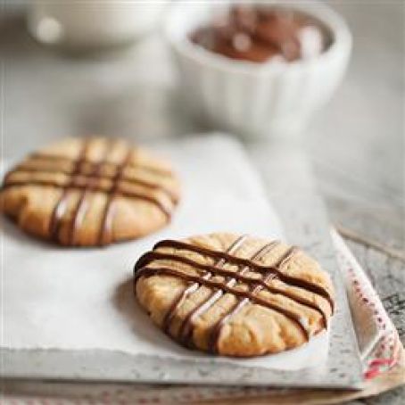 Irresistible Peanut Butter Cookies with Hazelnut Drizzle
