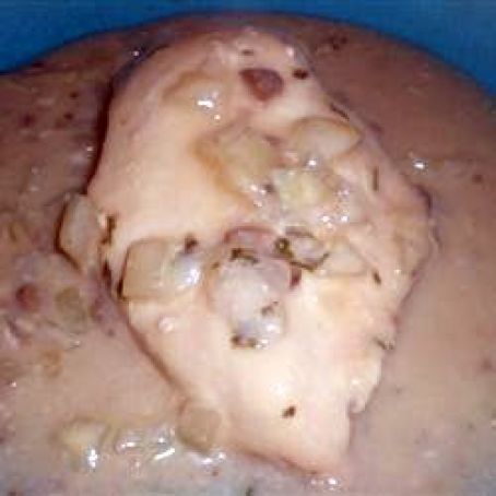 Slow cooker chicken with mushroom wine sauce