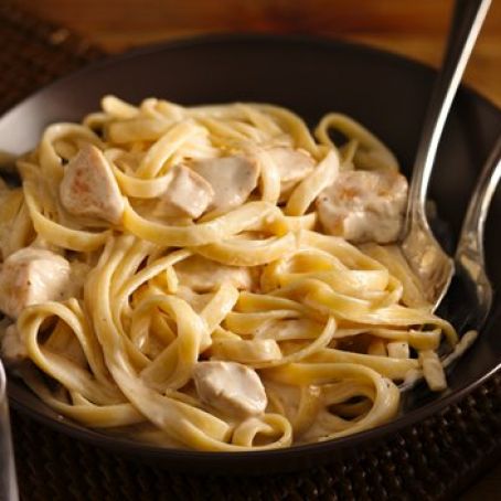Easy Weeknight Creamy Chicken Alfredo