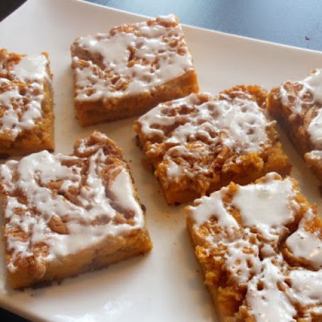 Pumpkin Cinnamon Roll Cake Bars