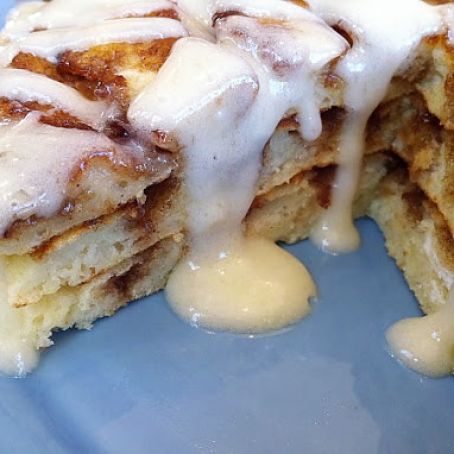 CINNAMON ROLL PANCAKES