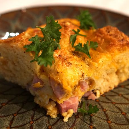 Flaky Biscuit Breakfast Casserole