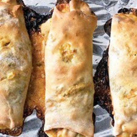 BROCCOLI, TOMATO AND MOZZARELLA STROMBOLI