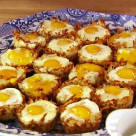 Baked Eggs in Hash Brown Cups