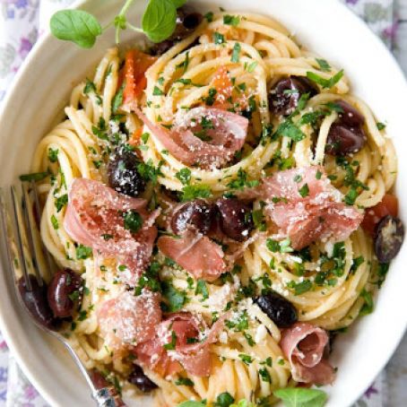 Prosciutto, Tomato, and Olive Spaghetti