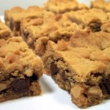 Chocolate And Peanut Butter Filled Peanut Butter Blondies