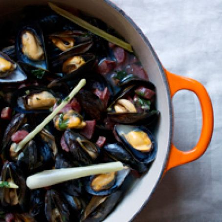 Mussels with Chinese Sausage and Ginger Beer