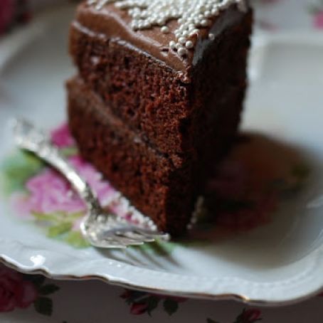 Sour Cream Chocolate Cake with Chocolate Buttercream Frosting