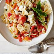 Raw Summer Tomato Sauce for Pastas