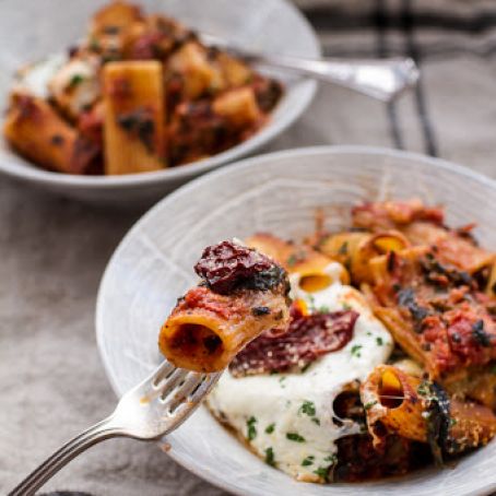 One-Pan Four Cheese Sun-Dried Tomato and Spinach Drunken Pasta Bake