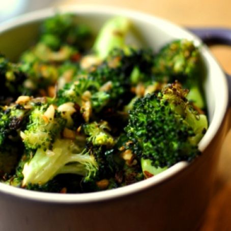 ROASTED BROCCOLI WITH GARLIC AND RED PEPPER