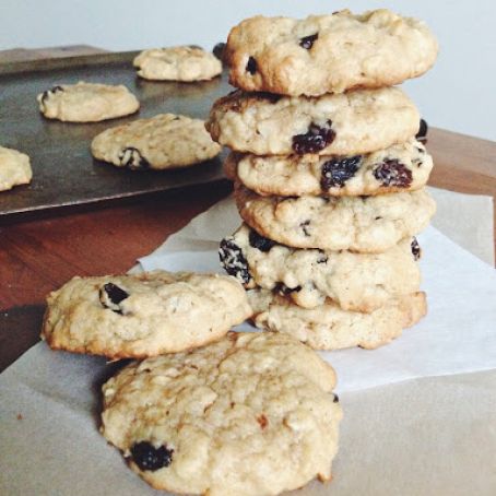 Super Simple Oatmeal Raisin Cookies