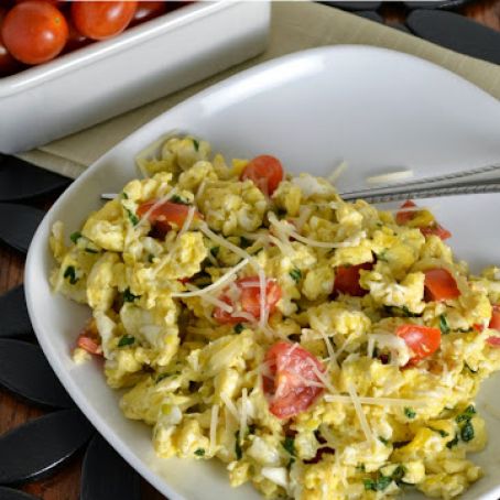 Egg Scramble with Spinach, Tomato and Basil